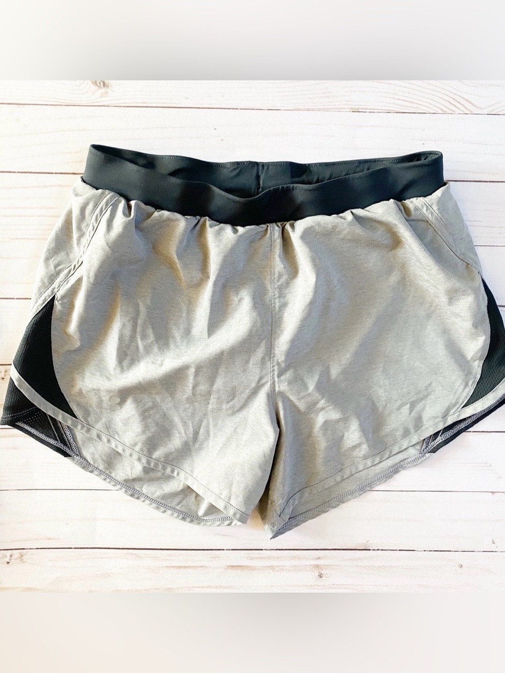 Women’s Under Armour Shorts (size small)